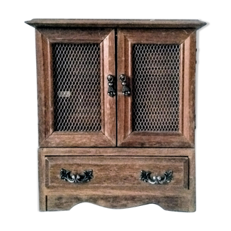 Musical jewelry cabinet