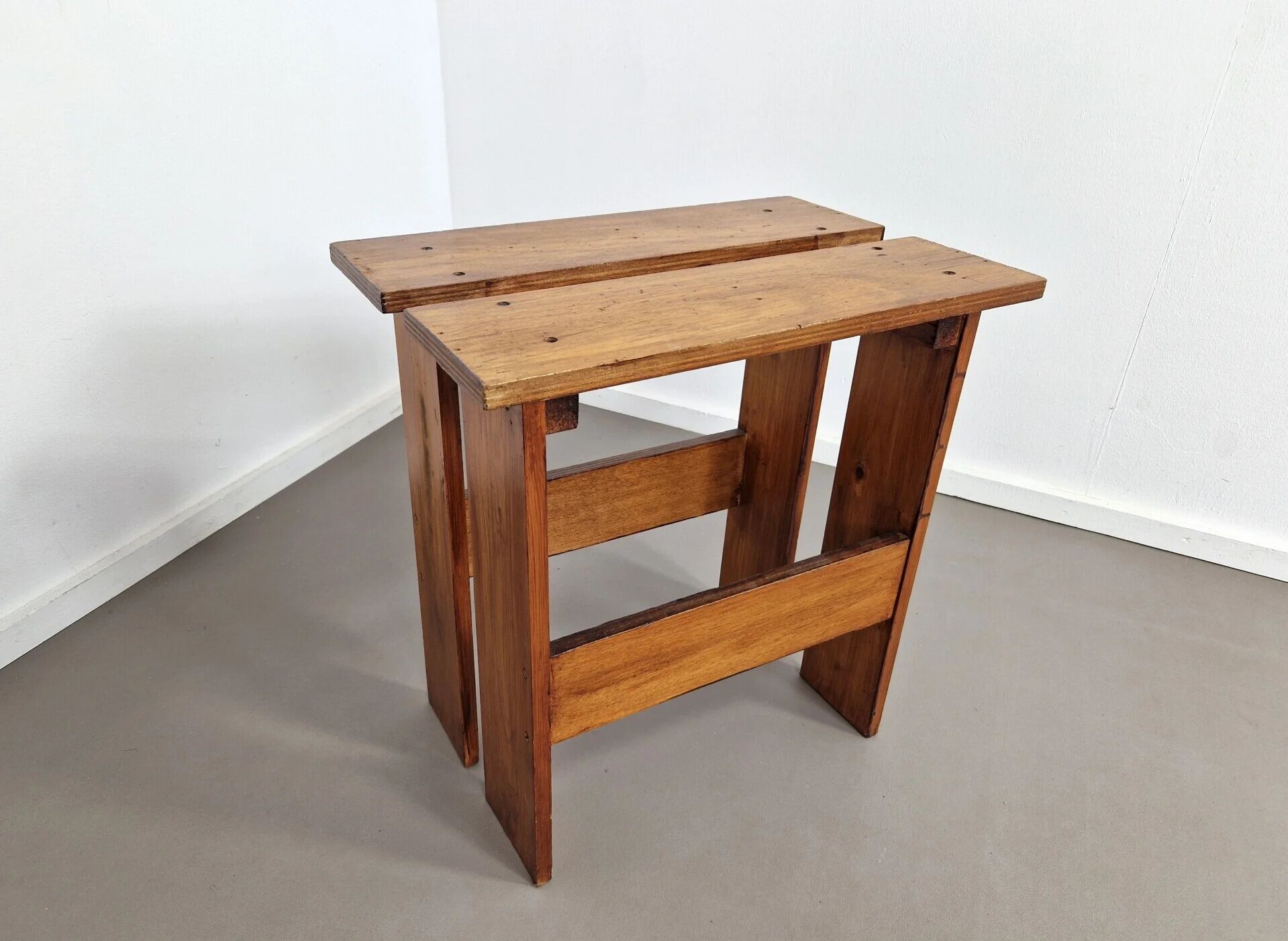 Modernist side table | 1960s