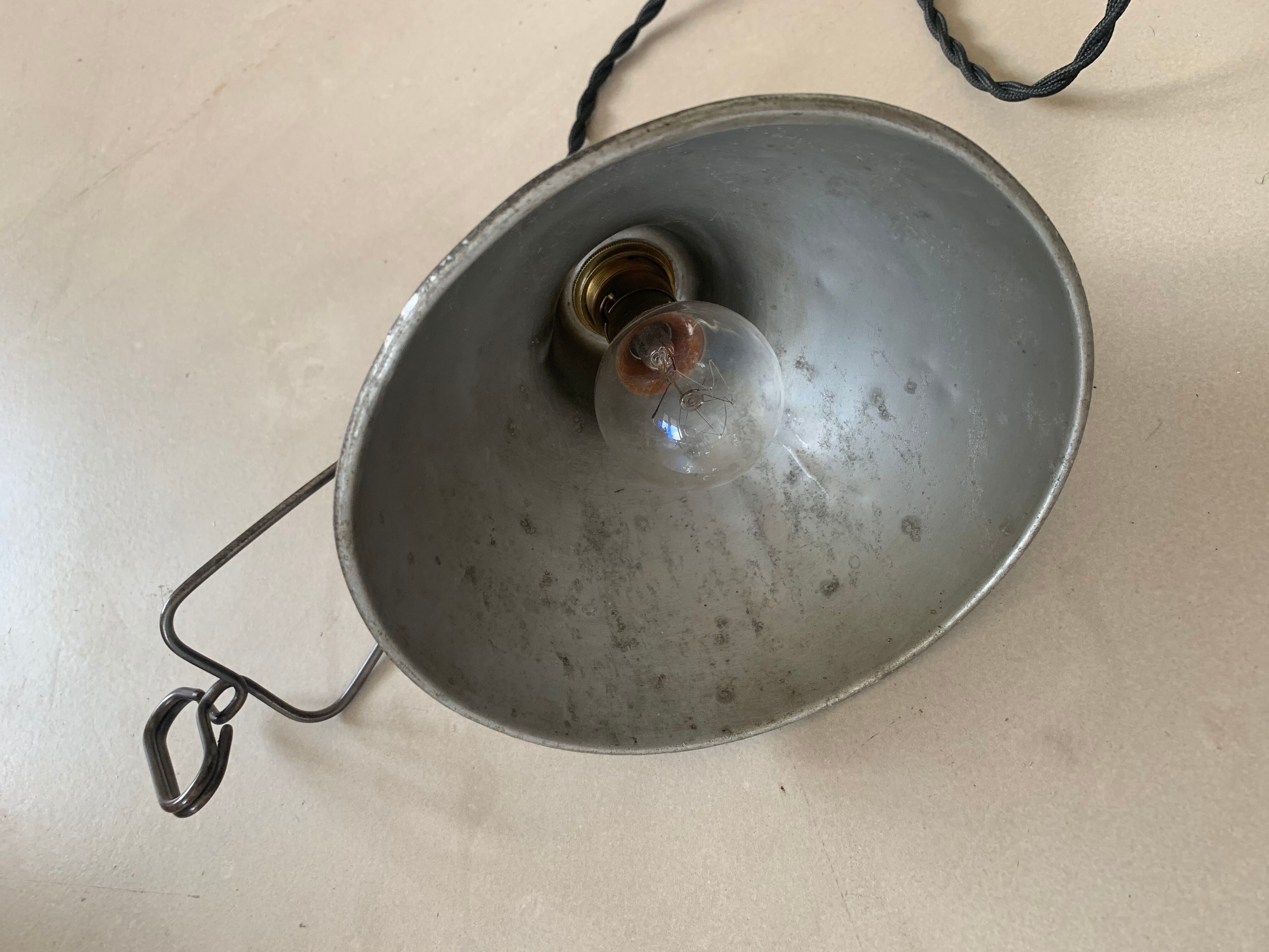 Pincer lamp / old workshop spot