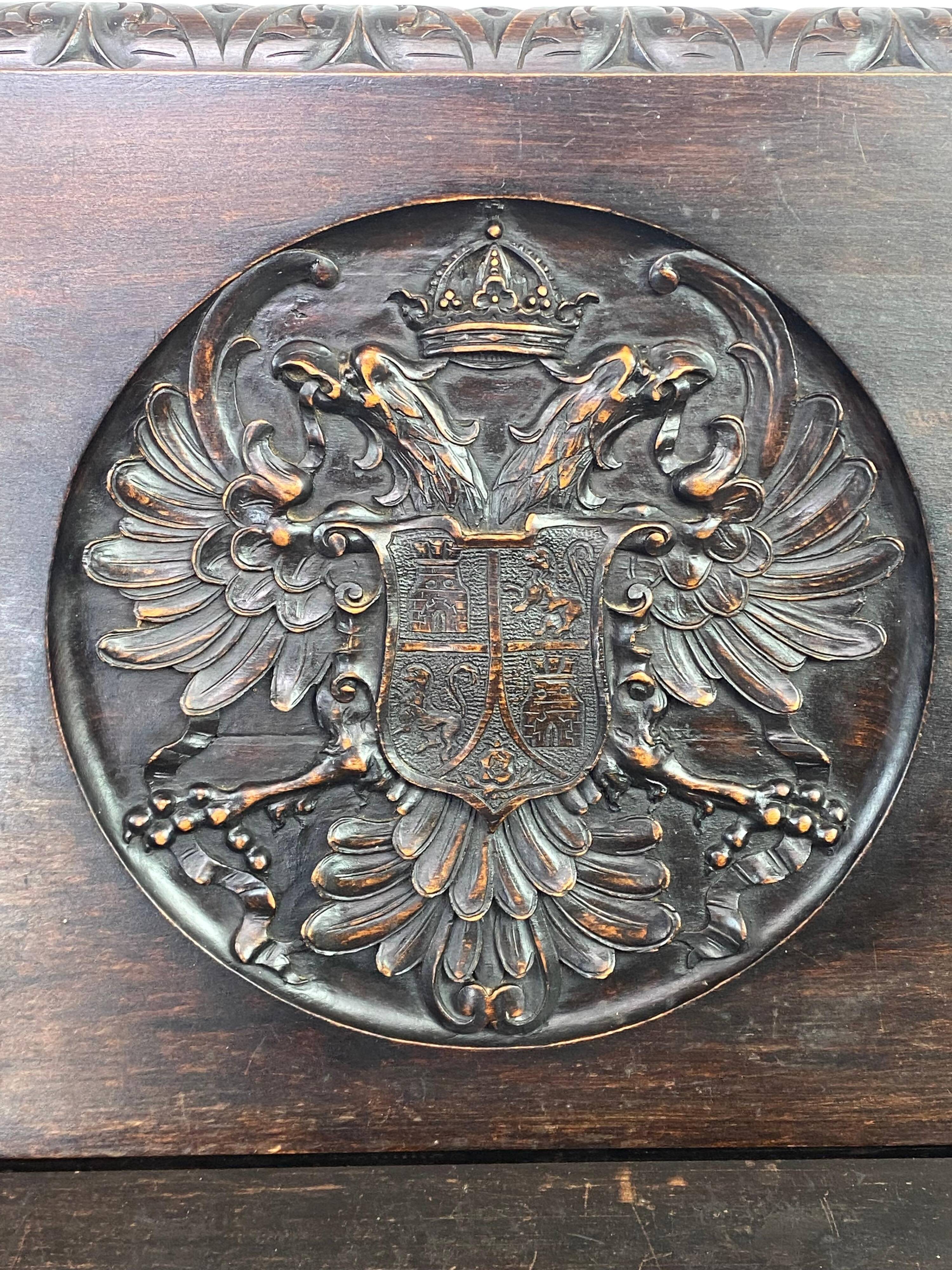 Banc en châtaignier et fer sculpté de la Renaissance espagnole du XIXe siècle