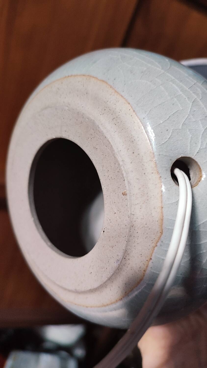 Lampe boule en céramique parme