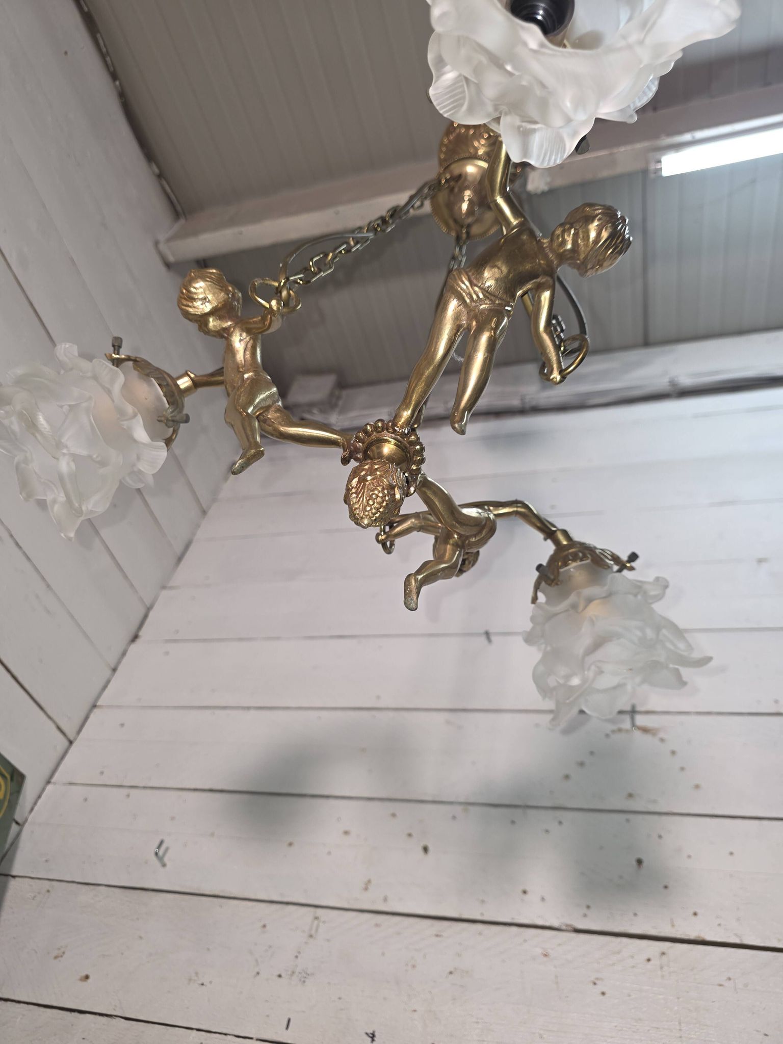 Lustre aux angelots en bronze années 70