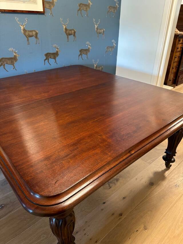 Grande table à manger antique
