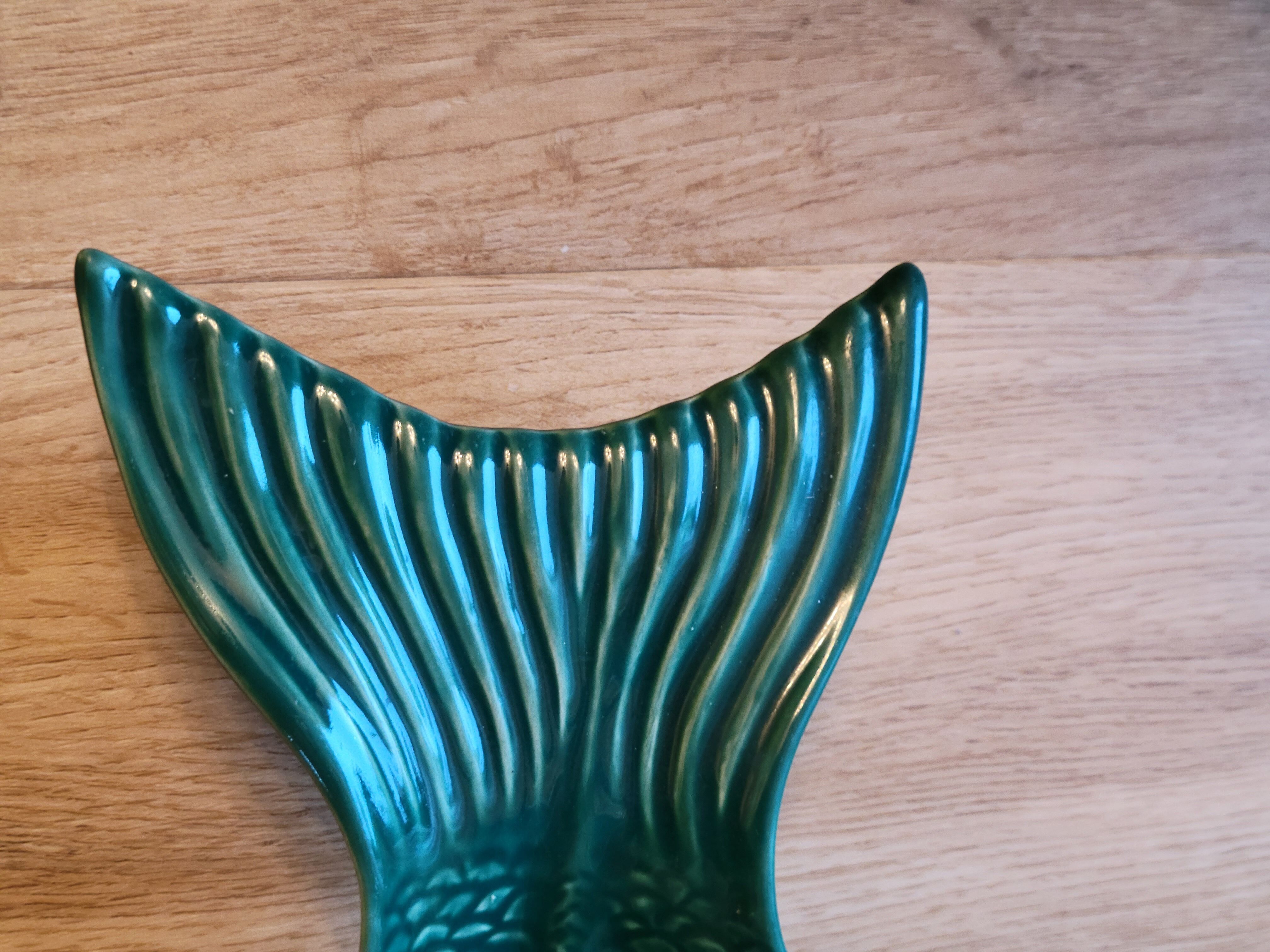 Ceramic serving flat plate in the shape of green fish