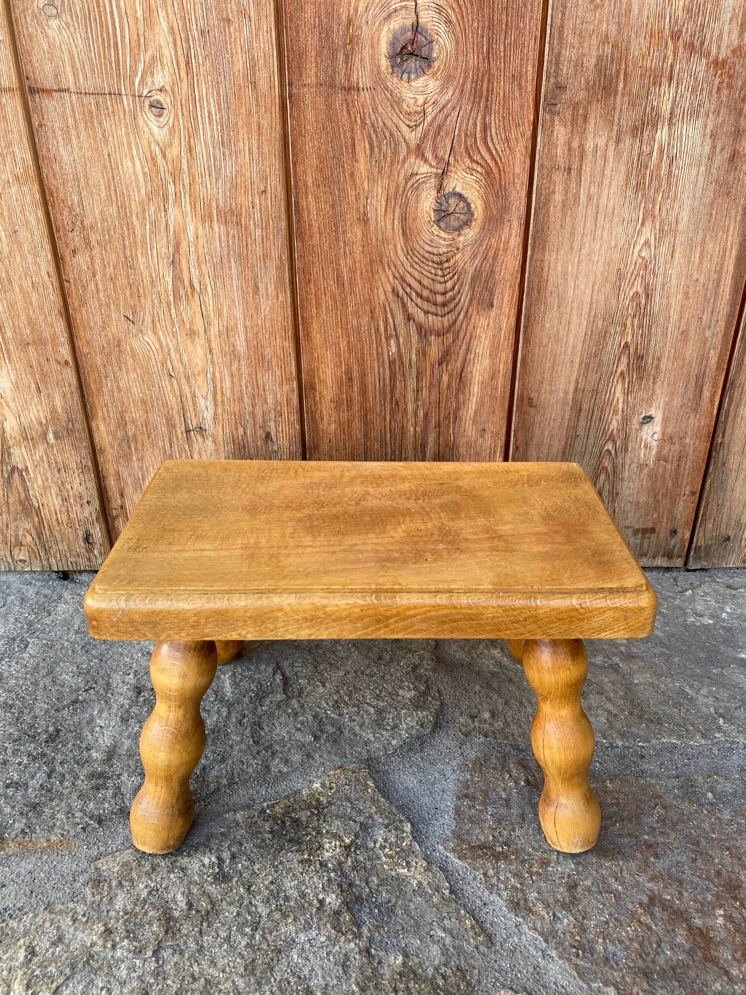 Vintage turned wooden foot stool/step stool