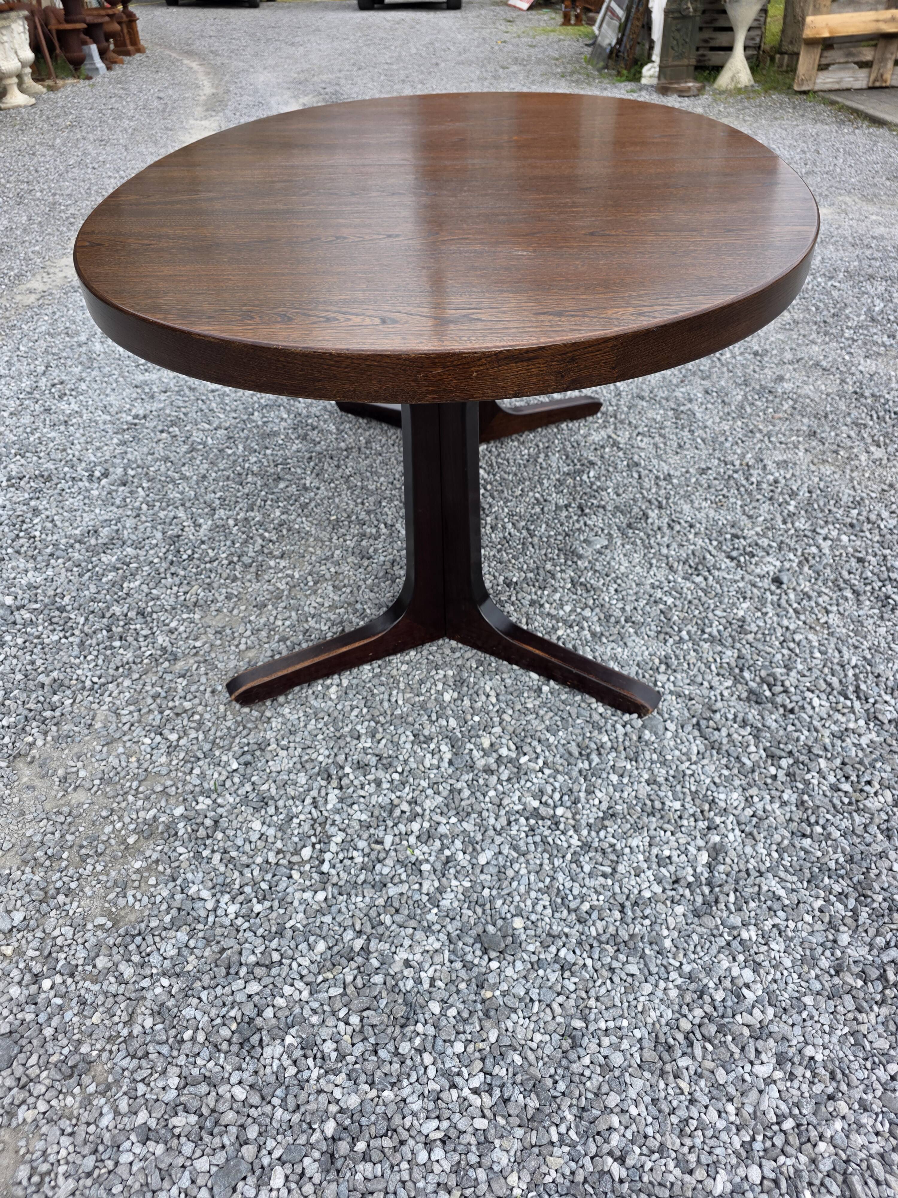 Extensible Baumann table in oak from the 1960s.