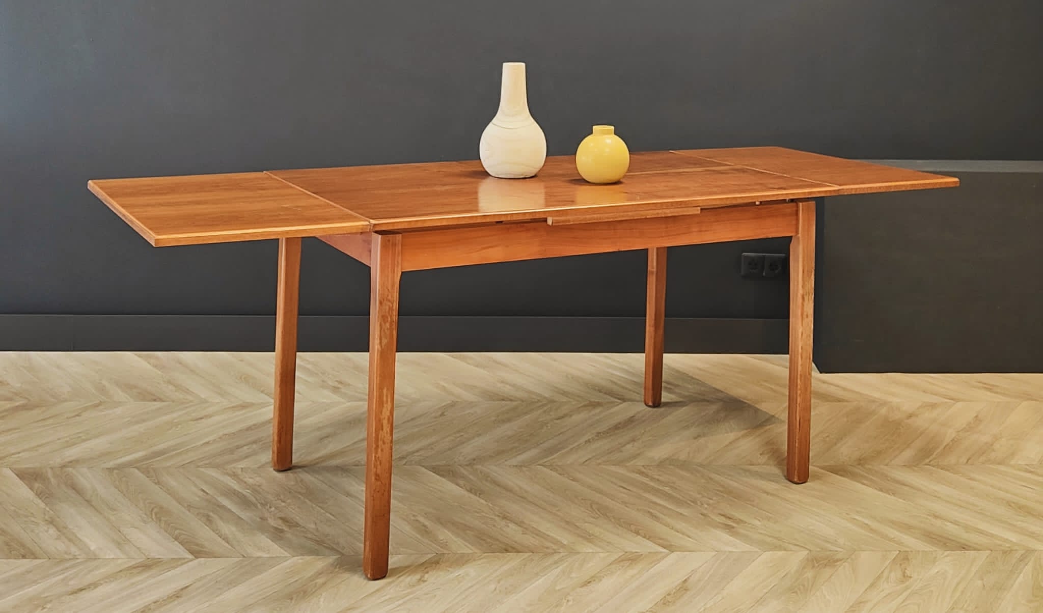 Mid century extendable dining table | vintage