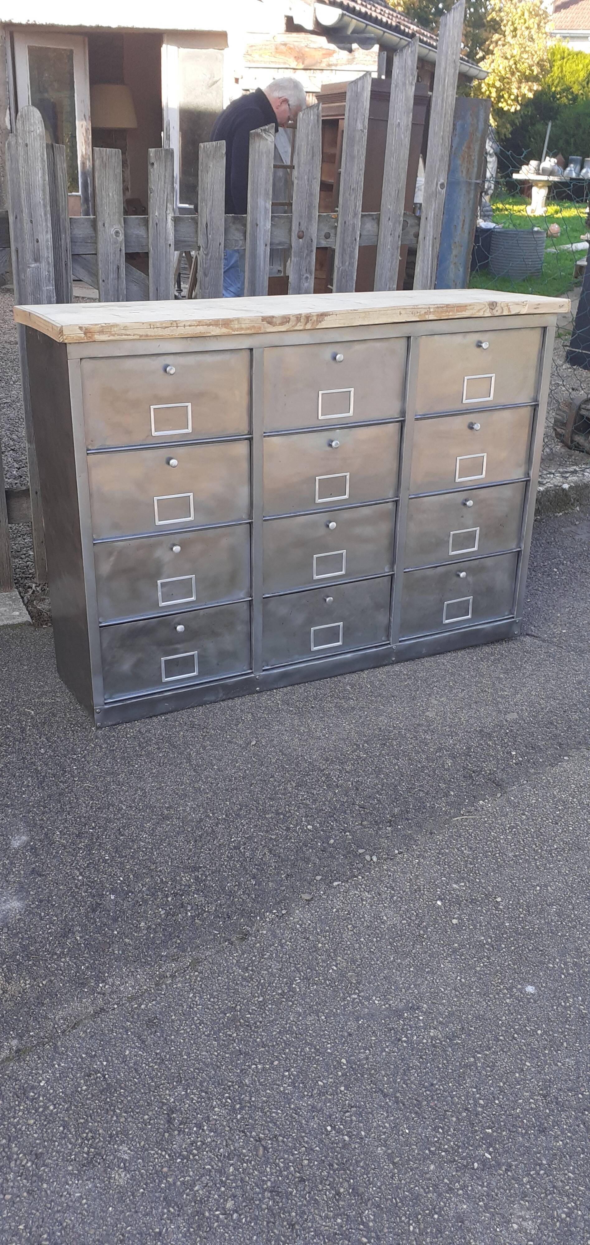 Meuble 12 clapets