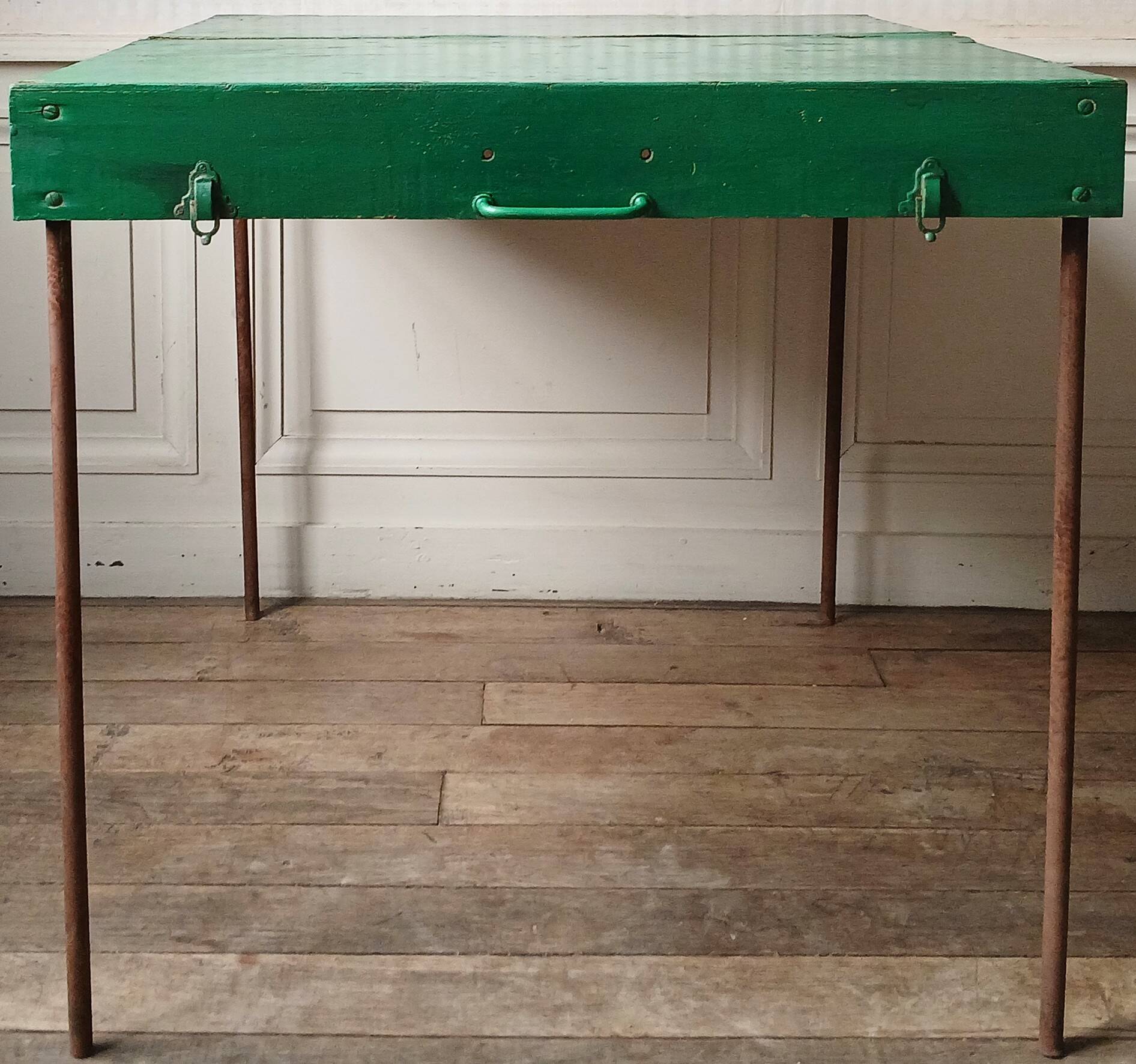 Green folding wooden table/suitcase