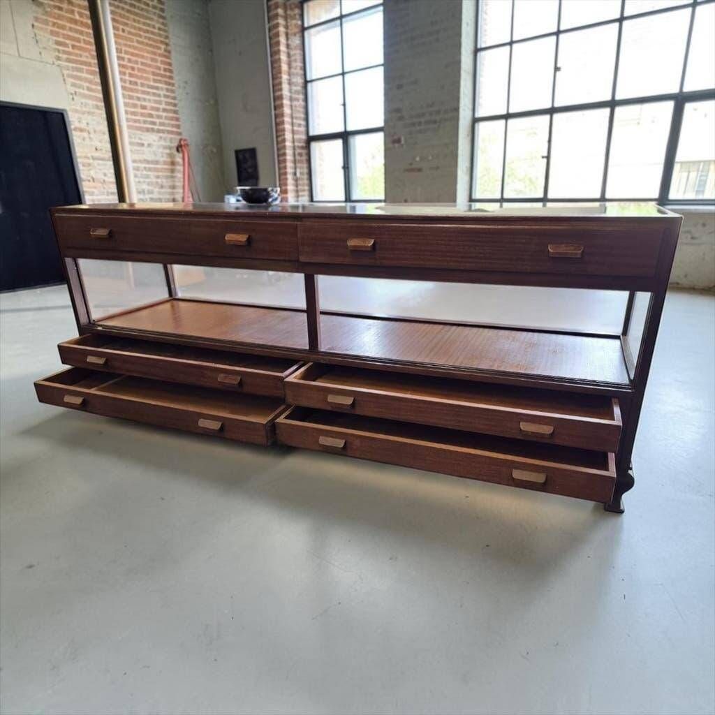 Comptoir de magasin/vitrine/présentoir vintage en bois