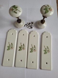 Set of 2 Porcelain door handles and cleanliness plates