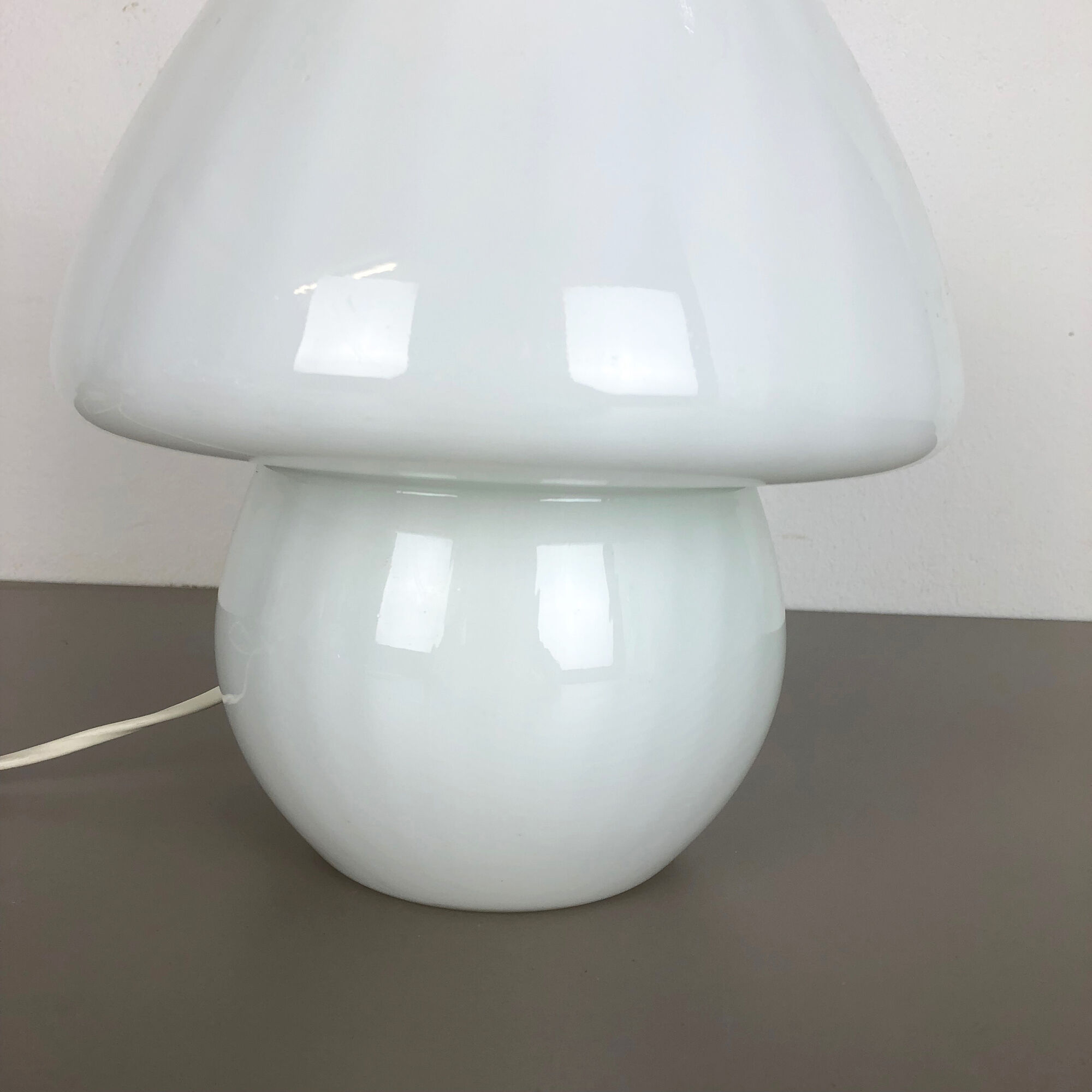 "Mushroom" Murano glass table desktop light made  by Vetri Murano, Italy, 1970s