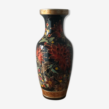 Vase à décor japonisant noir