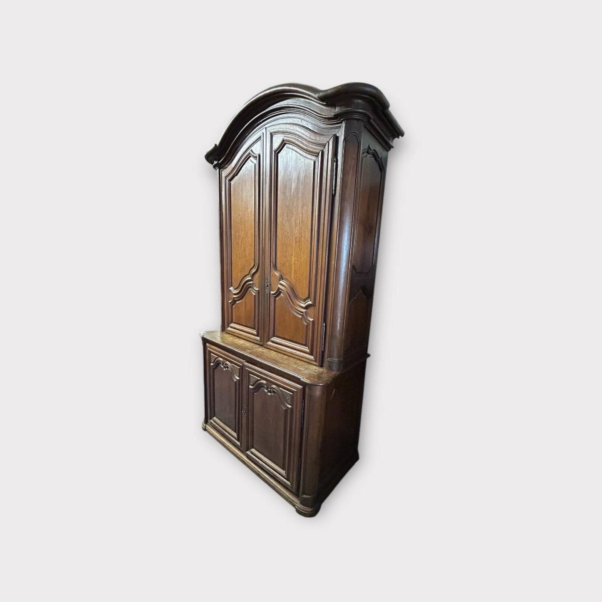 Two-body presentation buffet from the regency period in oak, 18th century parisian work