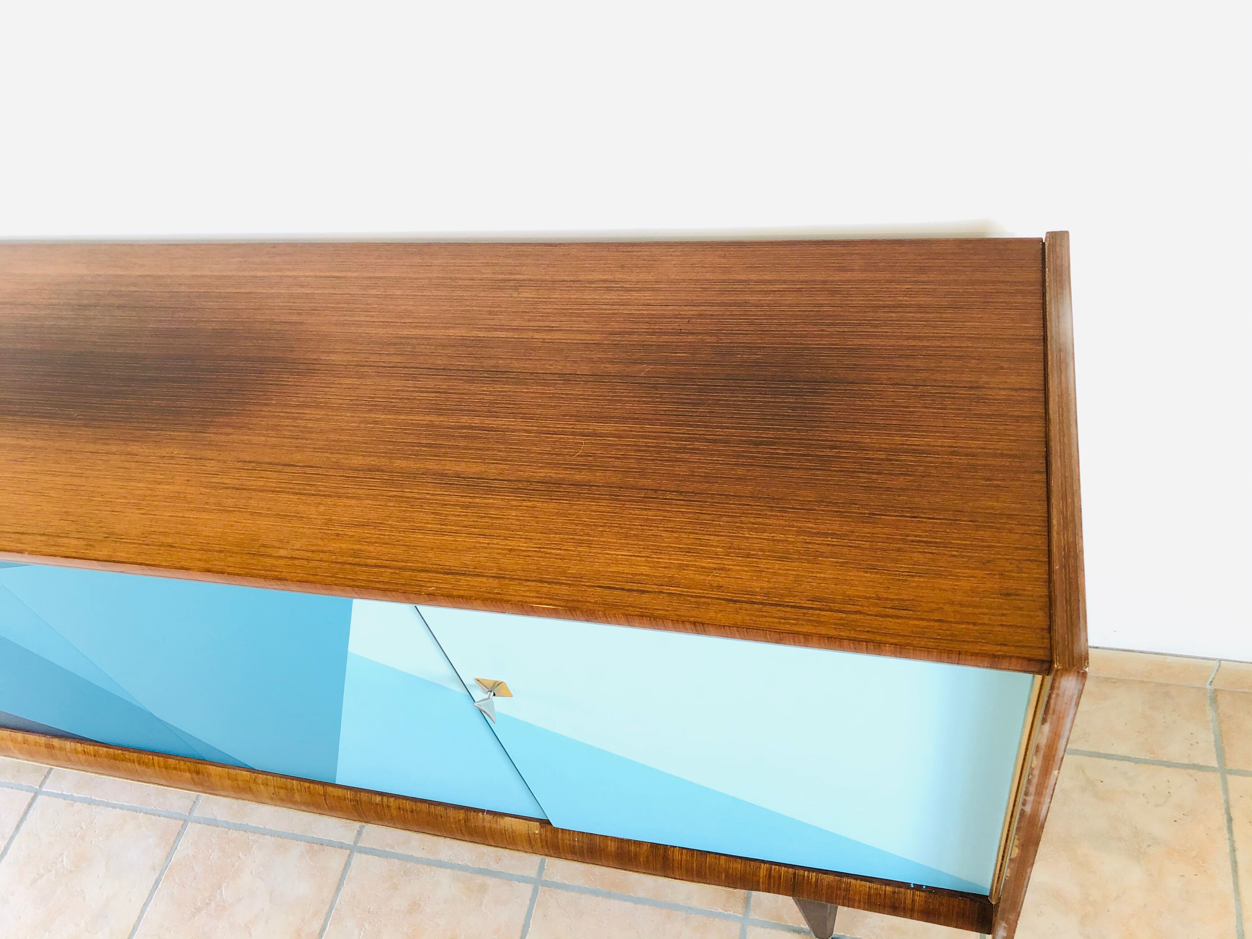 Graphic line in macassar 1960