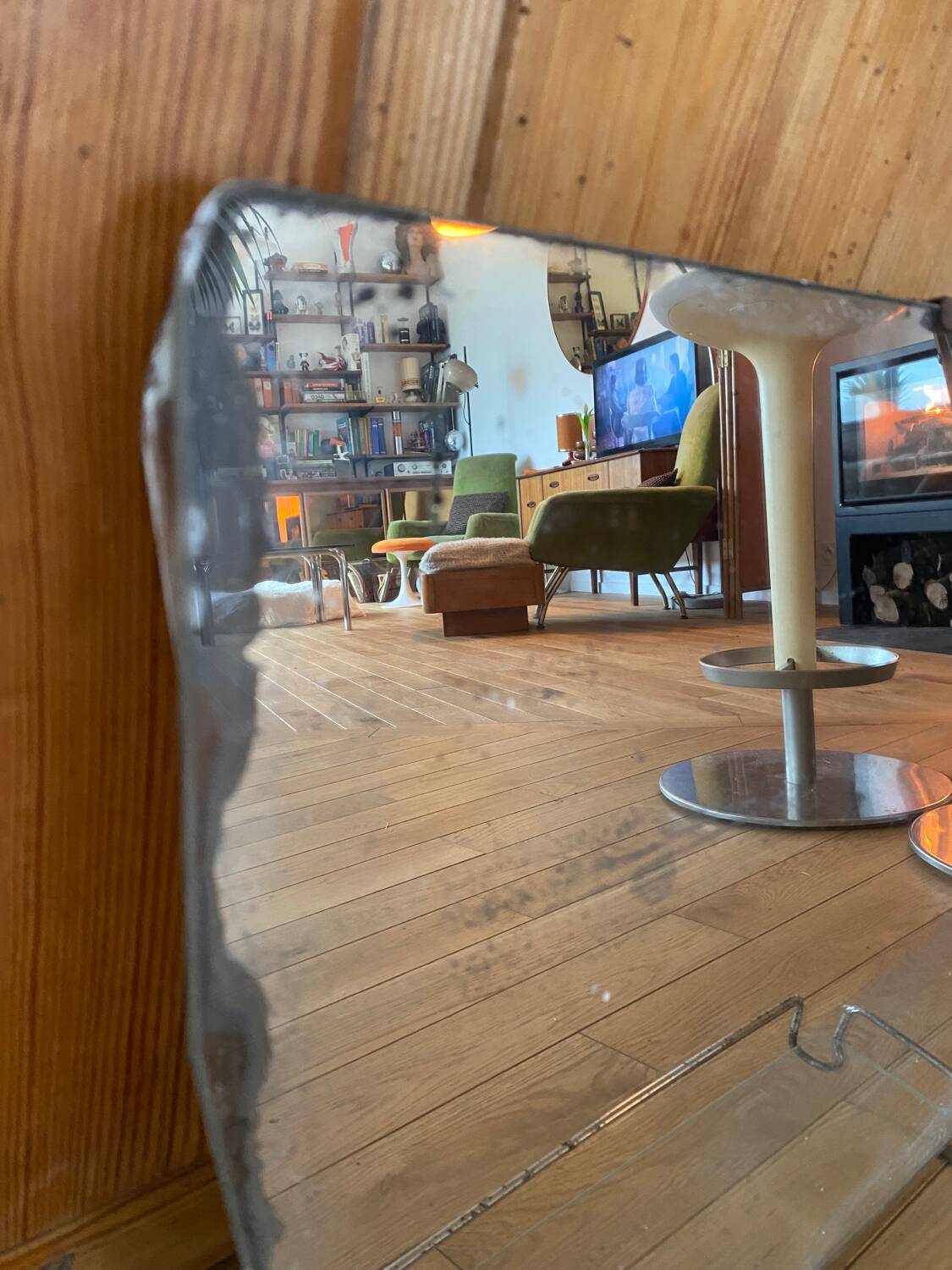 Bathroom mirror shelf