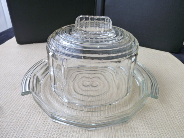 Ancienne cloche à fromage sur son plateau en verre pressé moulé