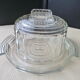 Ancienne cloche à fromage sur son plateau en verre pressé moulé