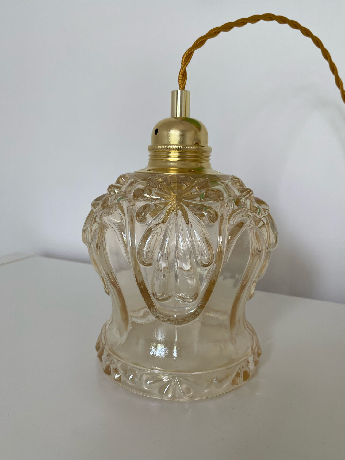 Pendant lamp with amber vintage globe