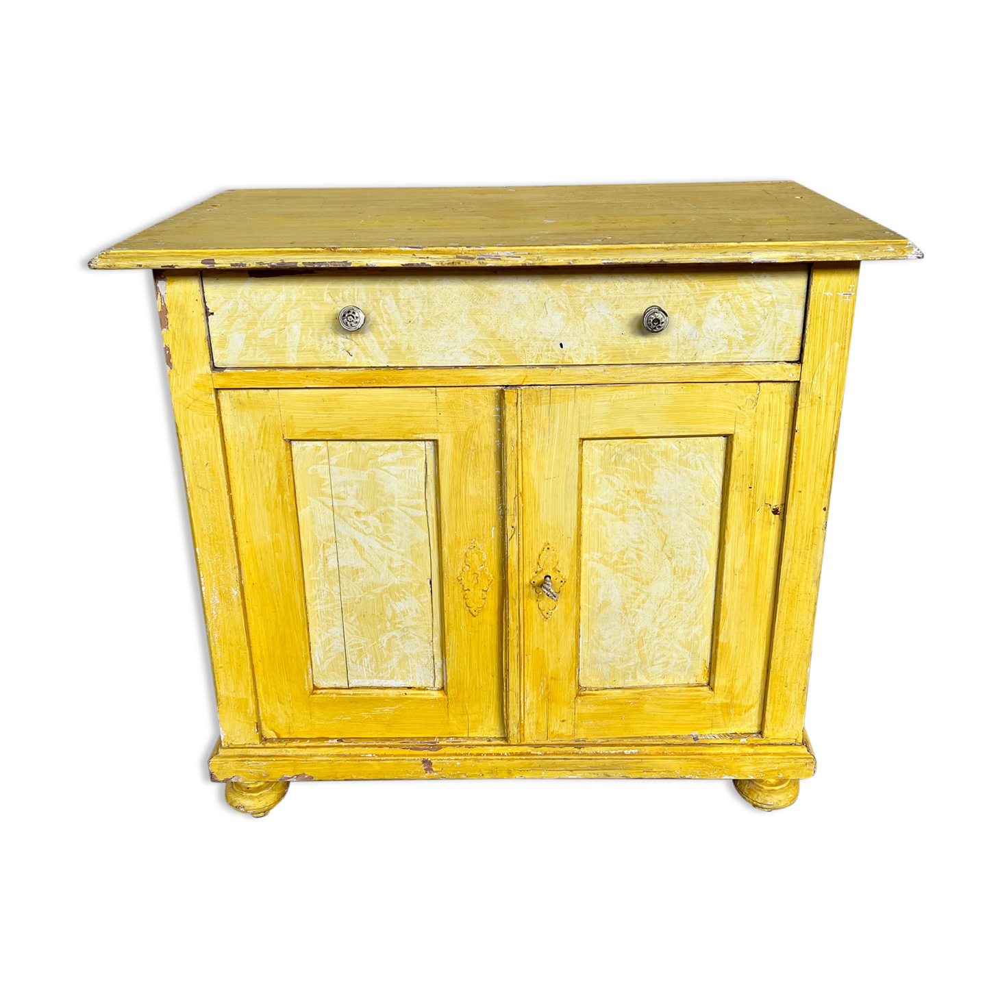 Yellow parisian buffet