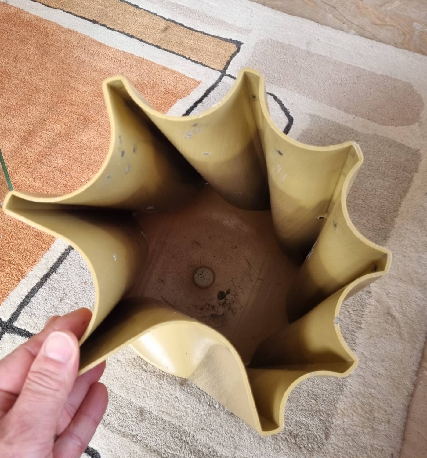 Portrait umbrella sent to Mari for Danese Milano from 1969.