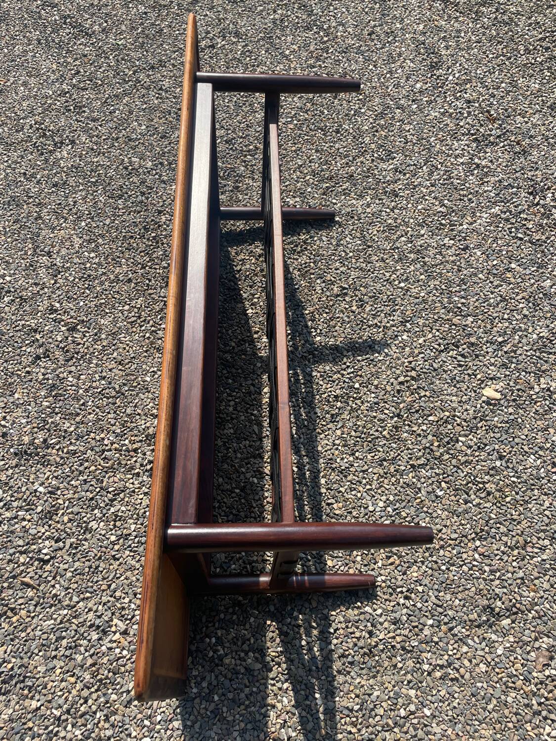 Table en palissandre Topform. Table basse vintage. Sangles en cuir