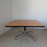 Design coffee table by Charles and Ray Eames for Herman Miller.