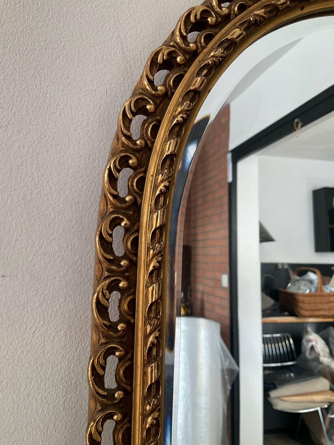 Ancien miroir en bois doré et verre biseauté