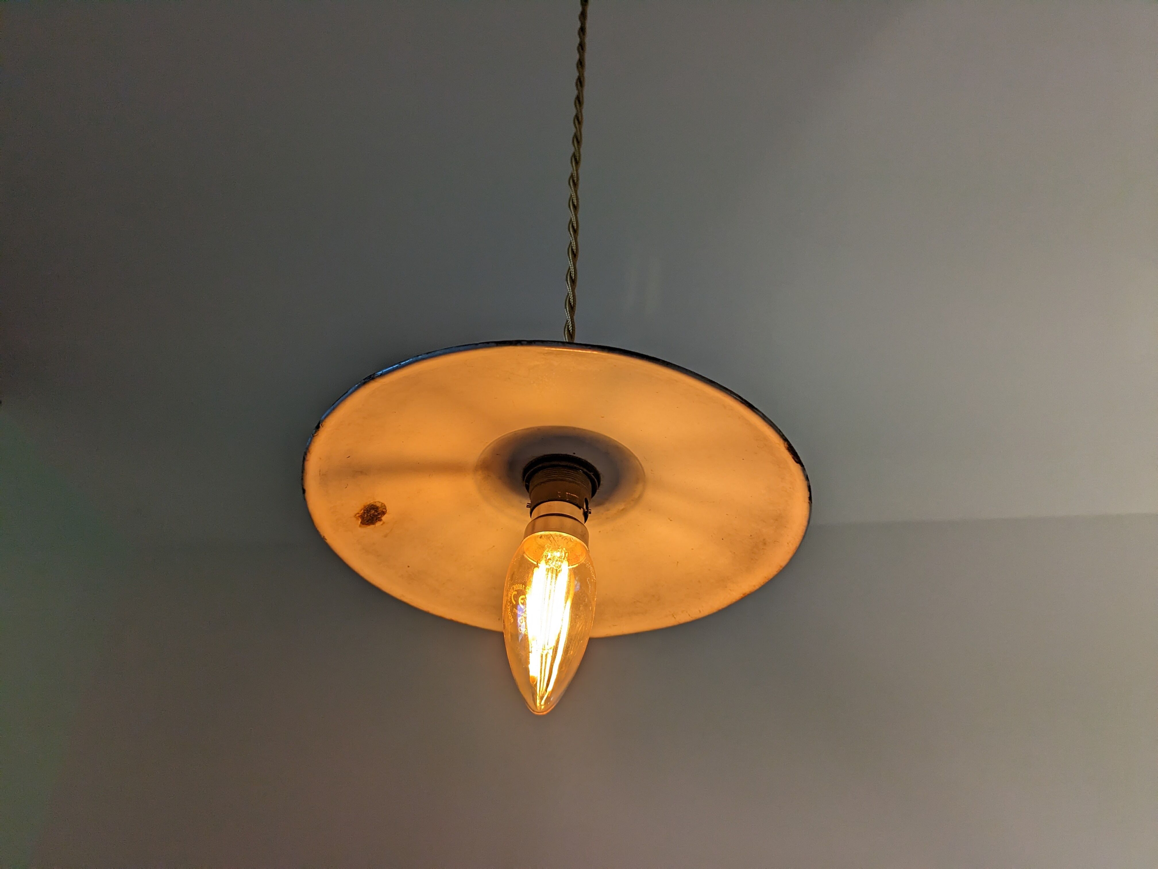 Industrial hanging lamp in green enamelled sheet metal