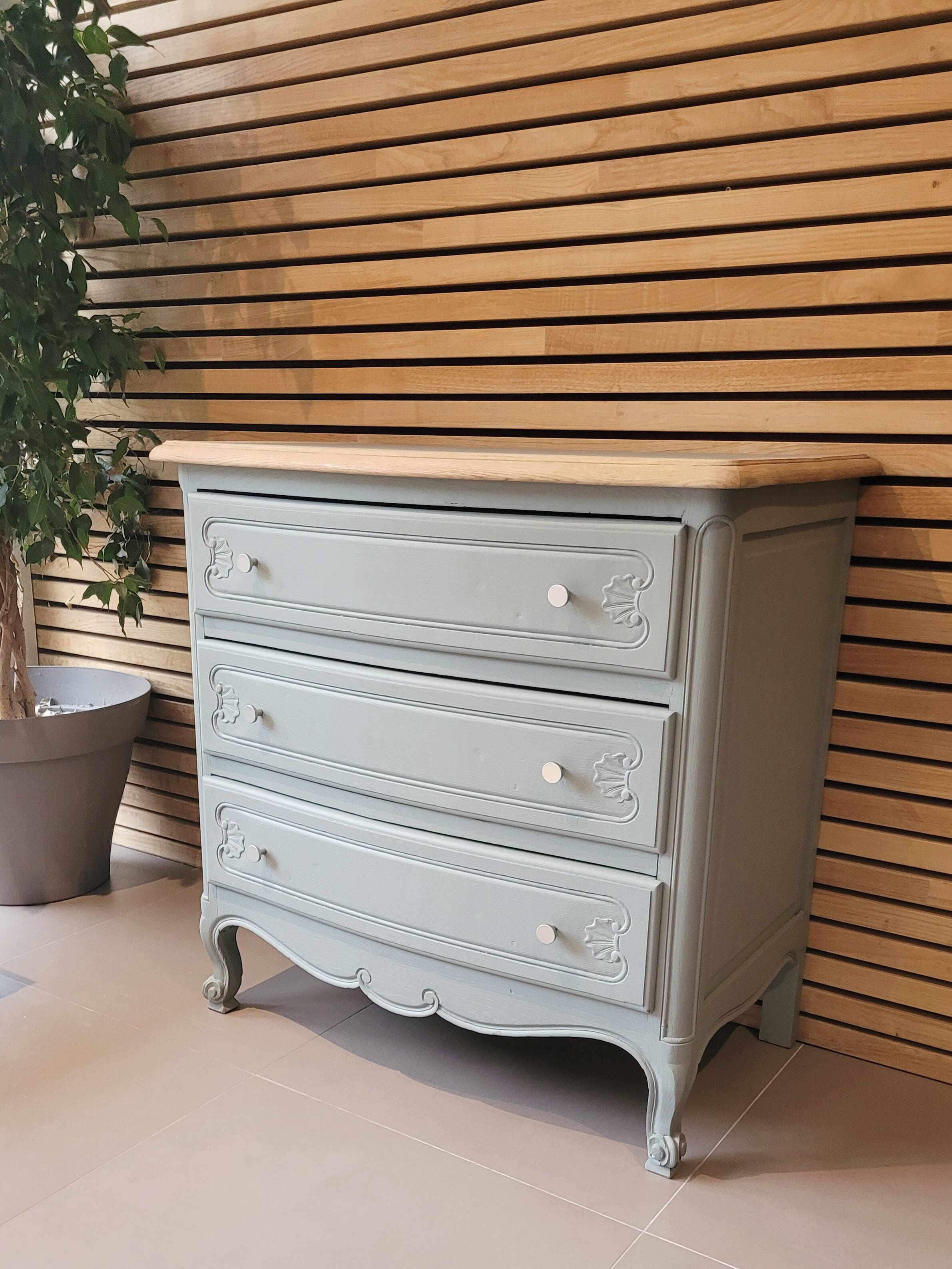 Regency-style chest of drawers