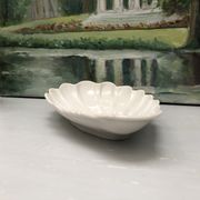 Trinket bowl in antique porcelain, shell-shaped