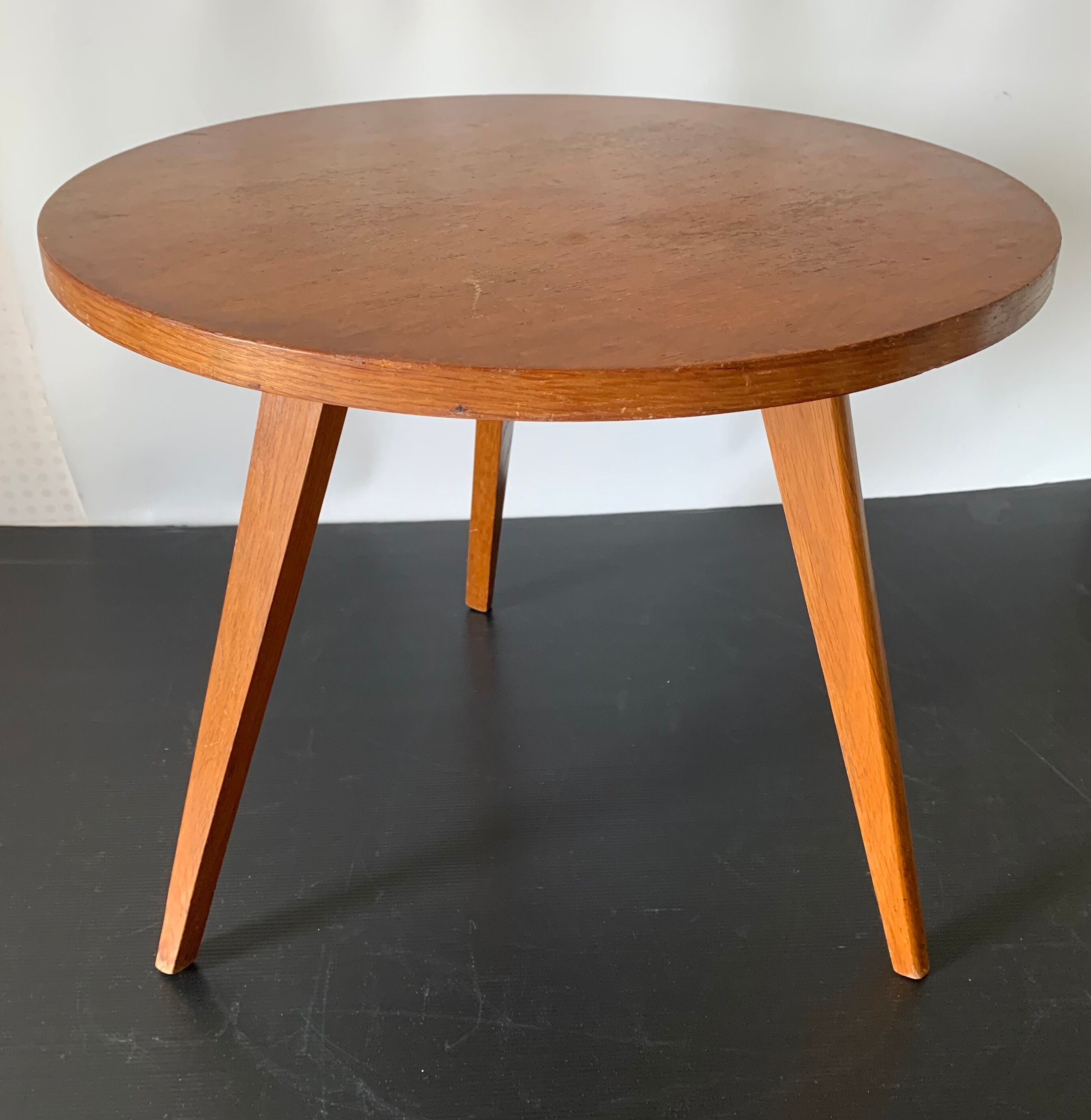 Coffee table compass foot