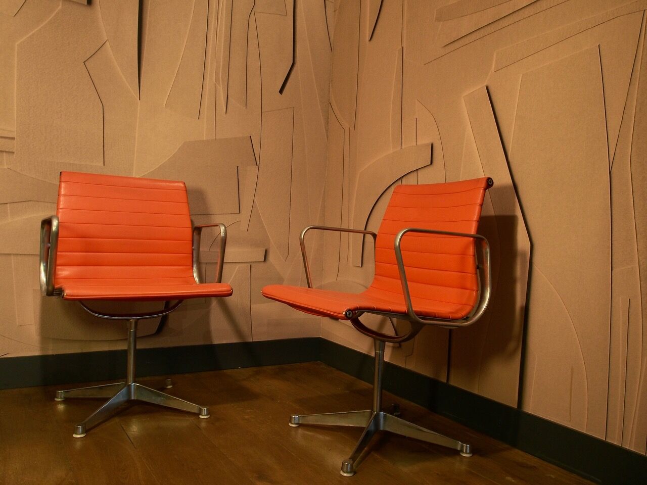 Pair of armchairs by Ray & Charles Eames Herman Miller edition