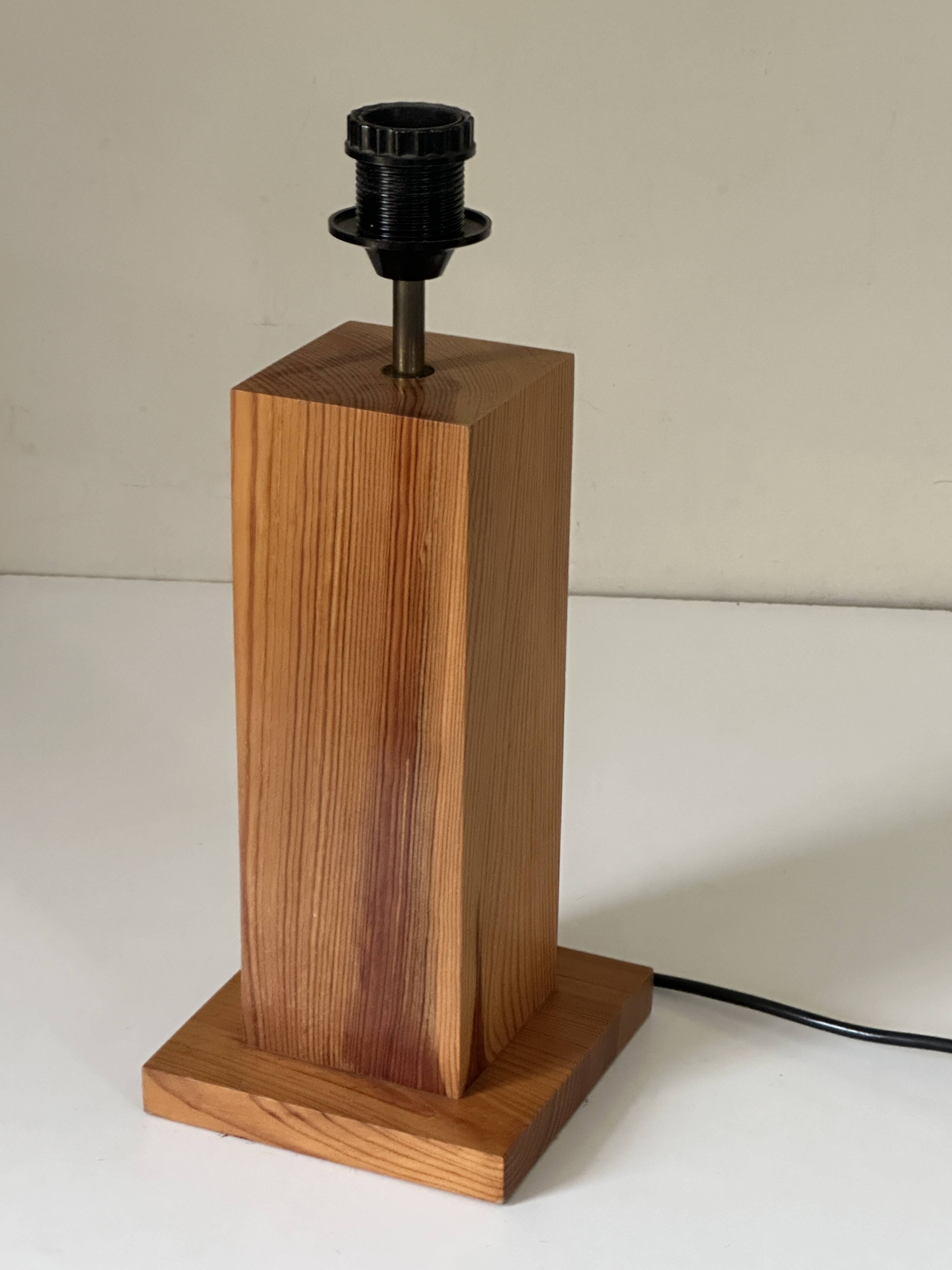 Lampe en pin vintage design années 70 80
