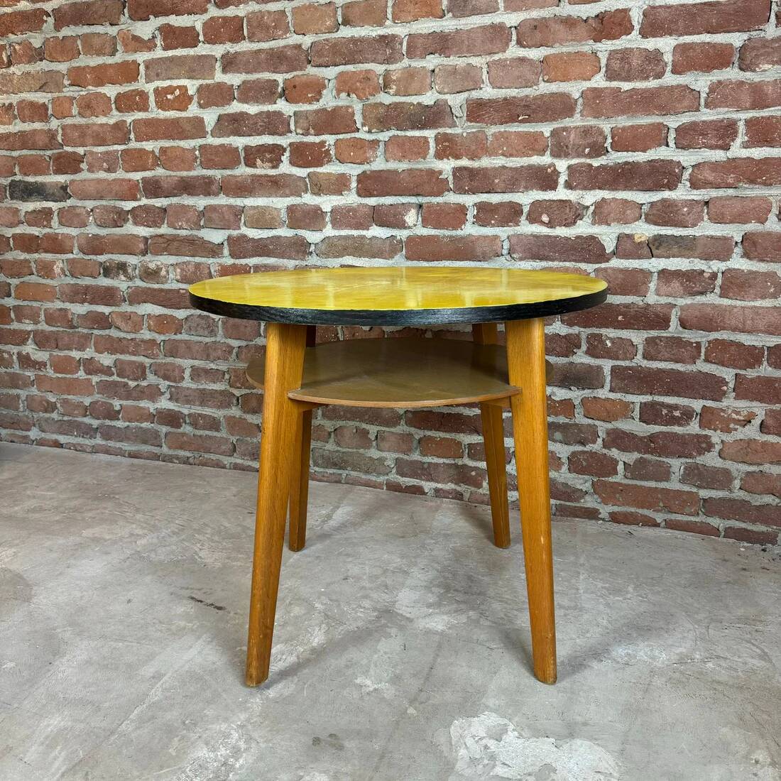 Vintage coffee table with shelf