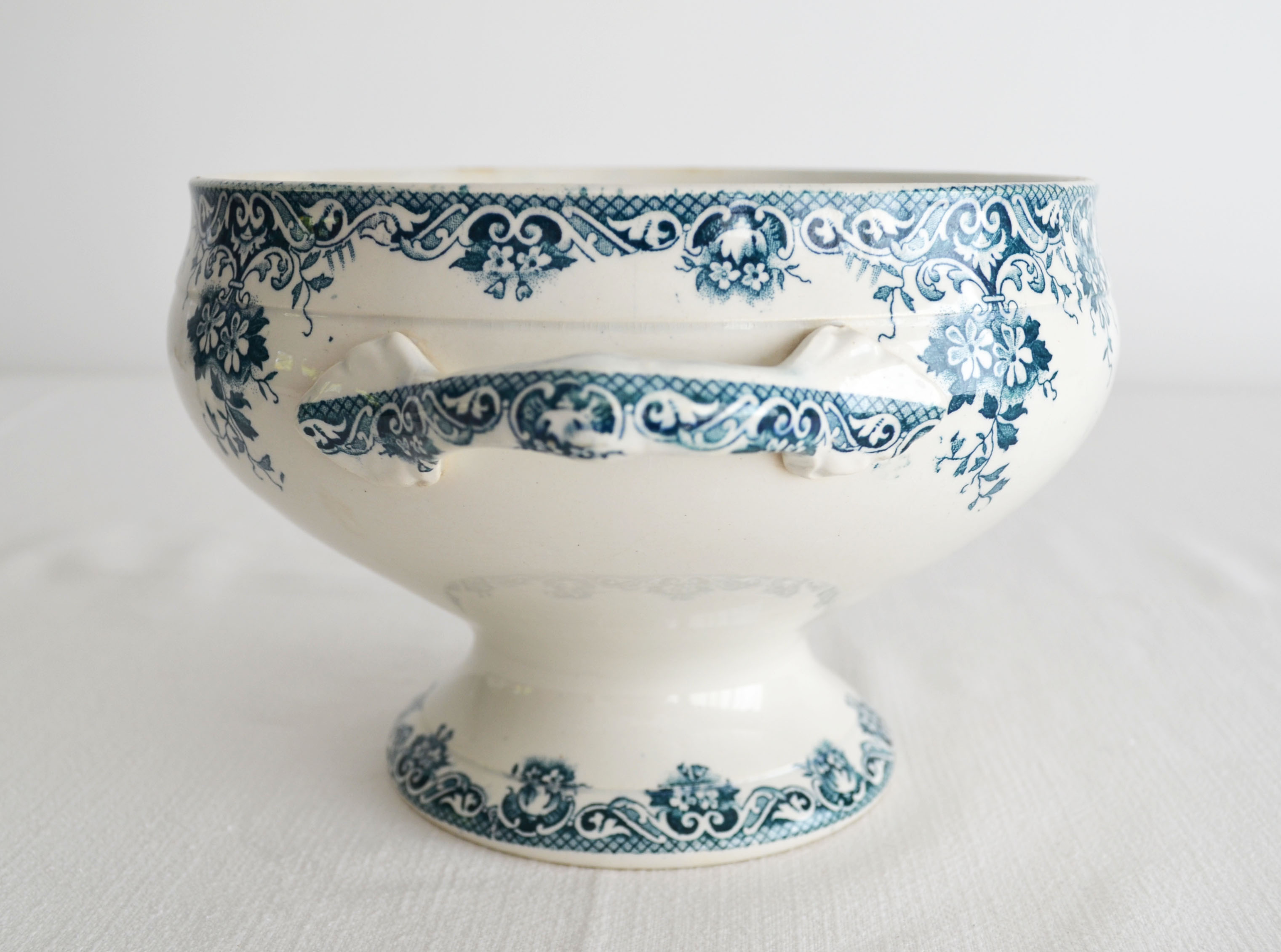 Tureen iron earth