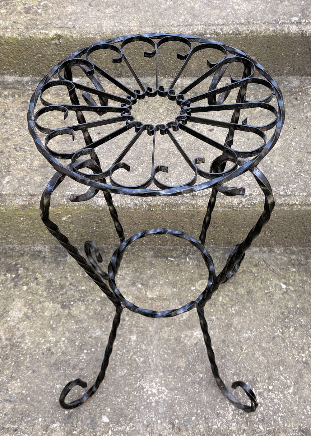 Guéridon porte-plante vintage fer forgé torsadé – Élégance romantique 50'