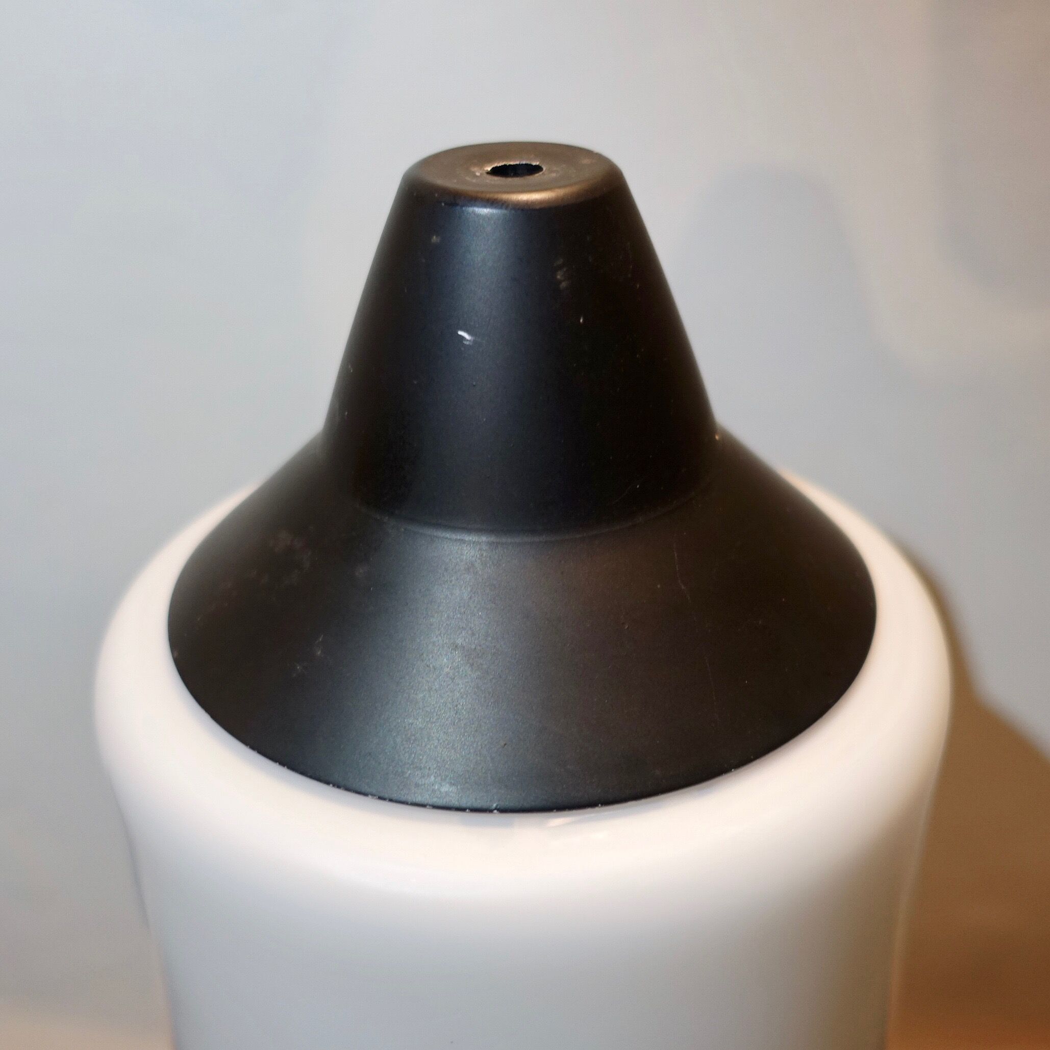 Vintage "Tube" white opaline suspension