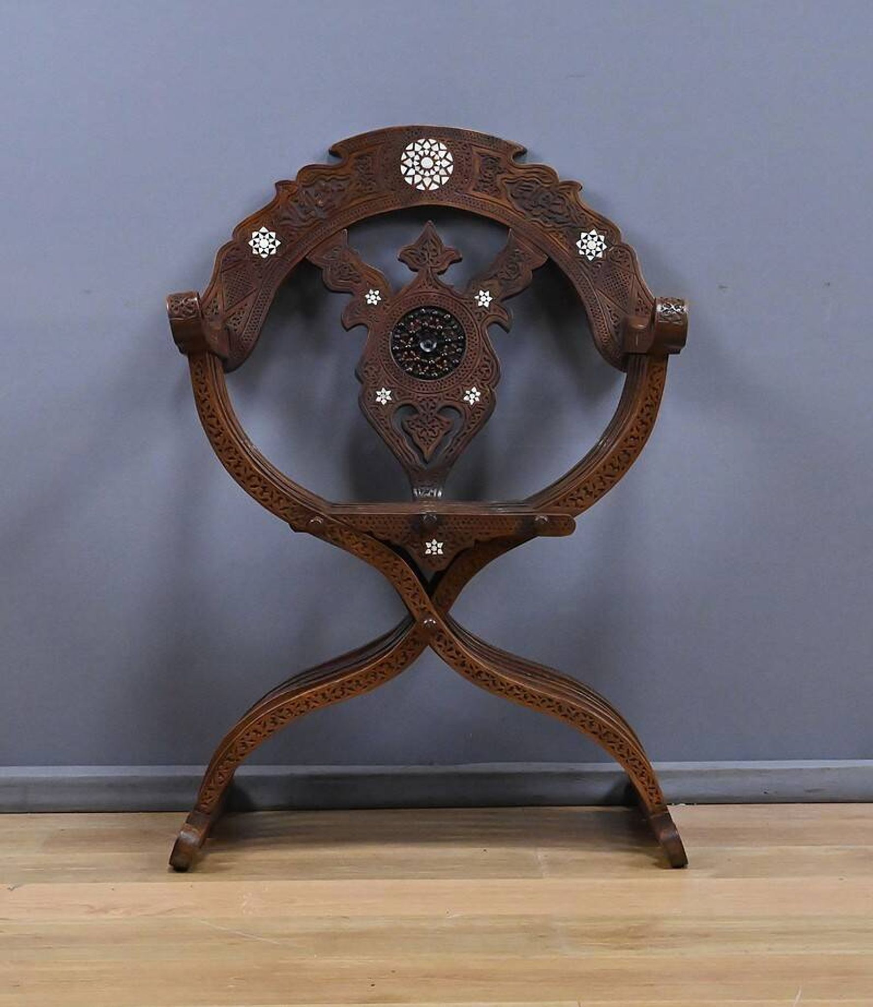 Fauteuil syrien en noyer – fin XIXe