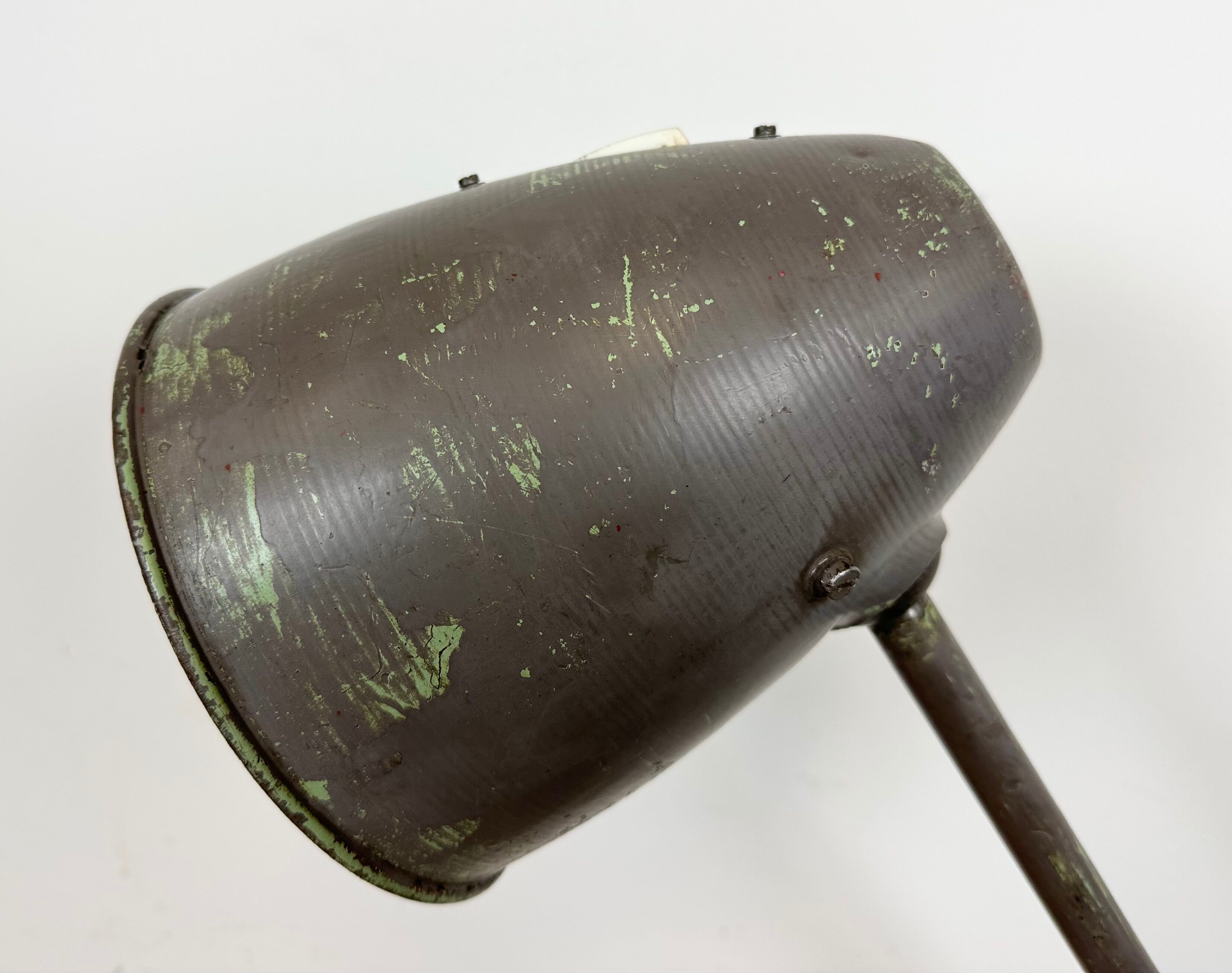 Lampe de table d’atelier industriel brun, années 1960