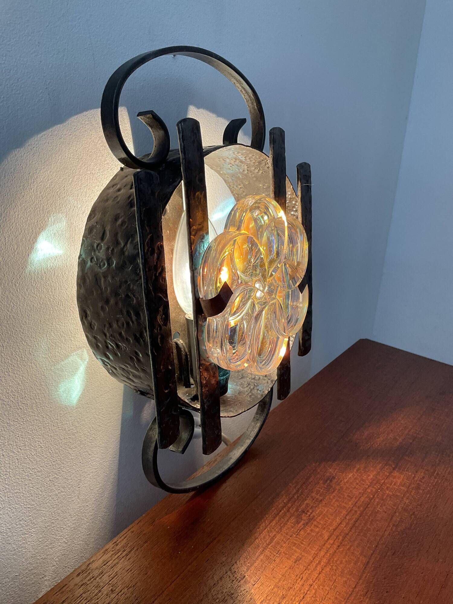 Vintage wall lamp in wrought iron and De Murano glass from the 50s and 60s