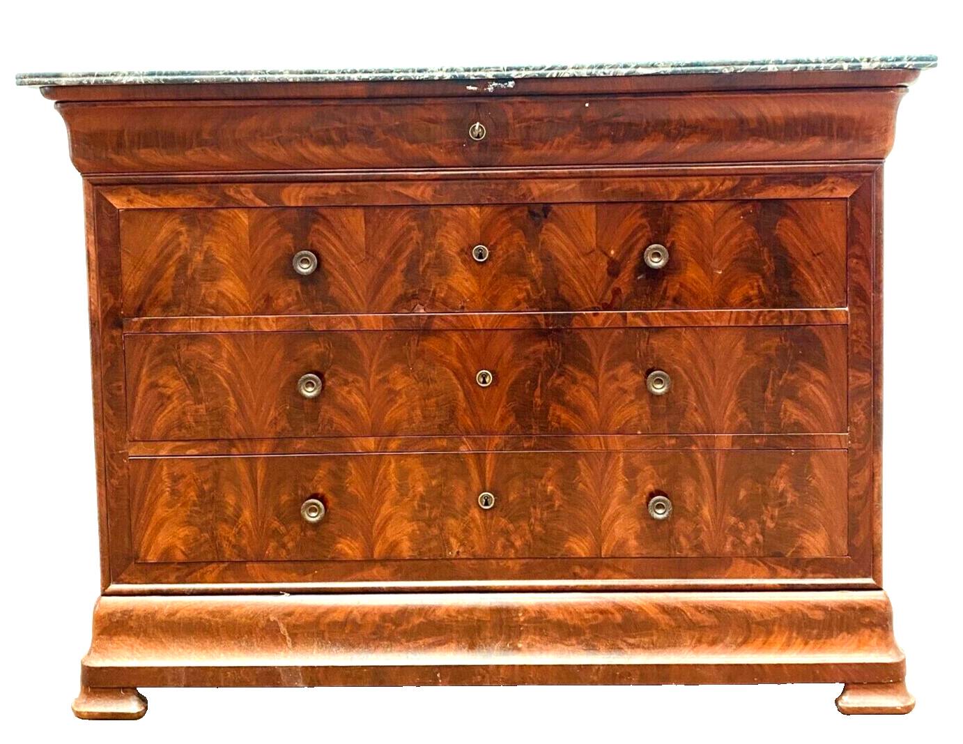 Louois Philippe chest of drawers with double ogees in mahogany and 19th century veneer