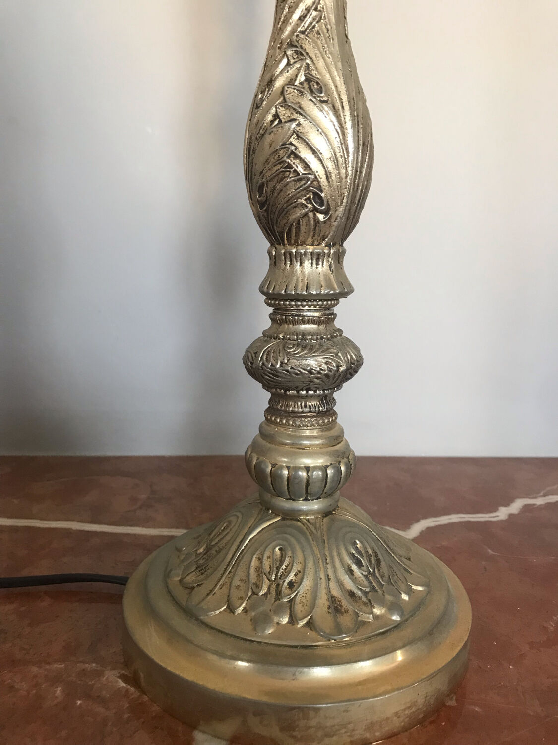 Pied de lampe de chevet joliement décoré