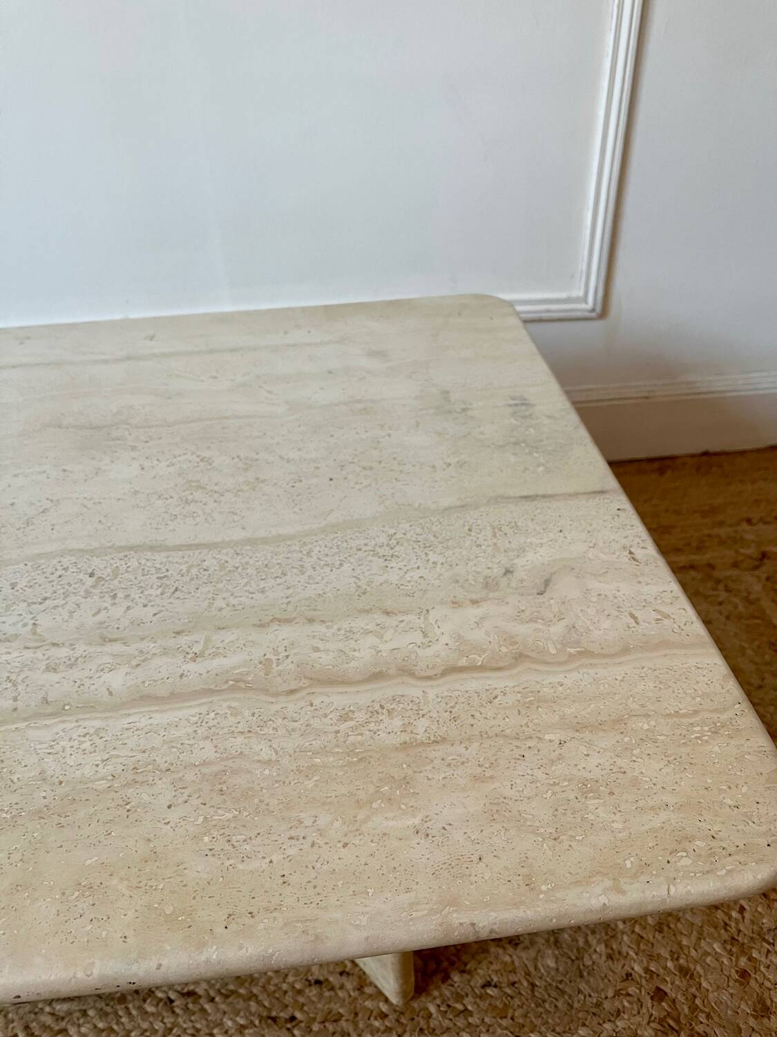 Square coffee table in travertine.
