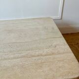 Square coffee table in travertine.