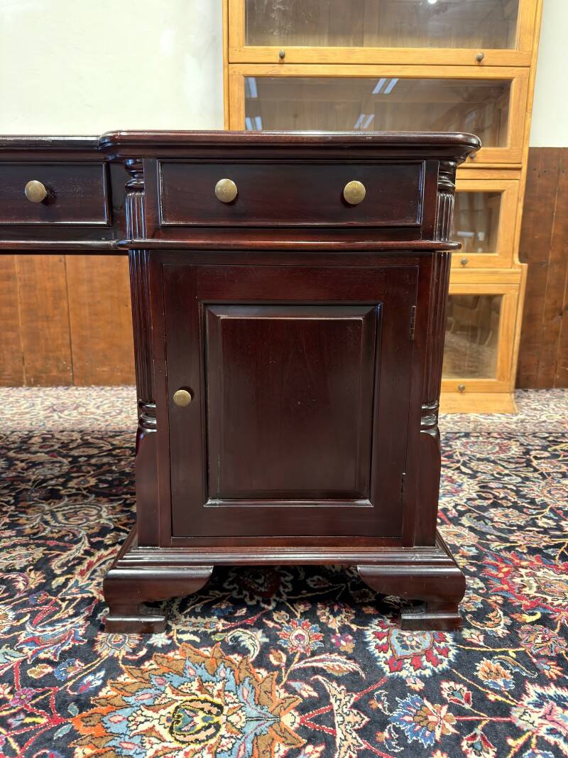 English Chesterfield Desk Partnerdesk