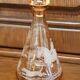 Carafe en verre soufflé moulé à décor de chasse équestre au renard, belle époque