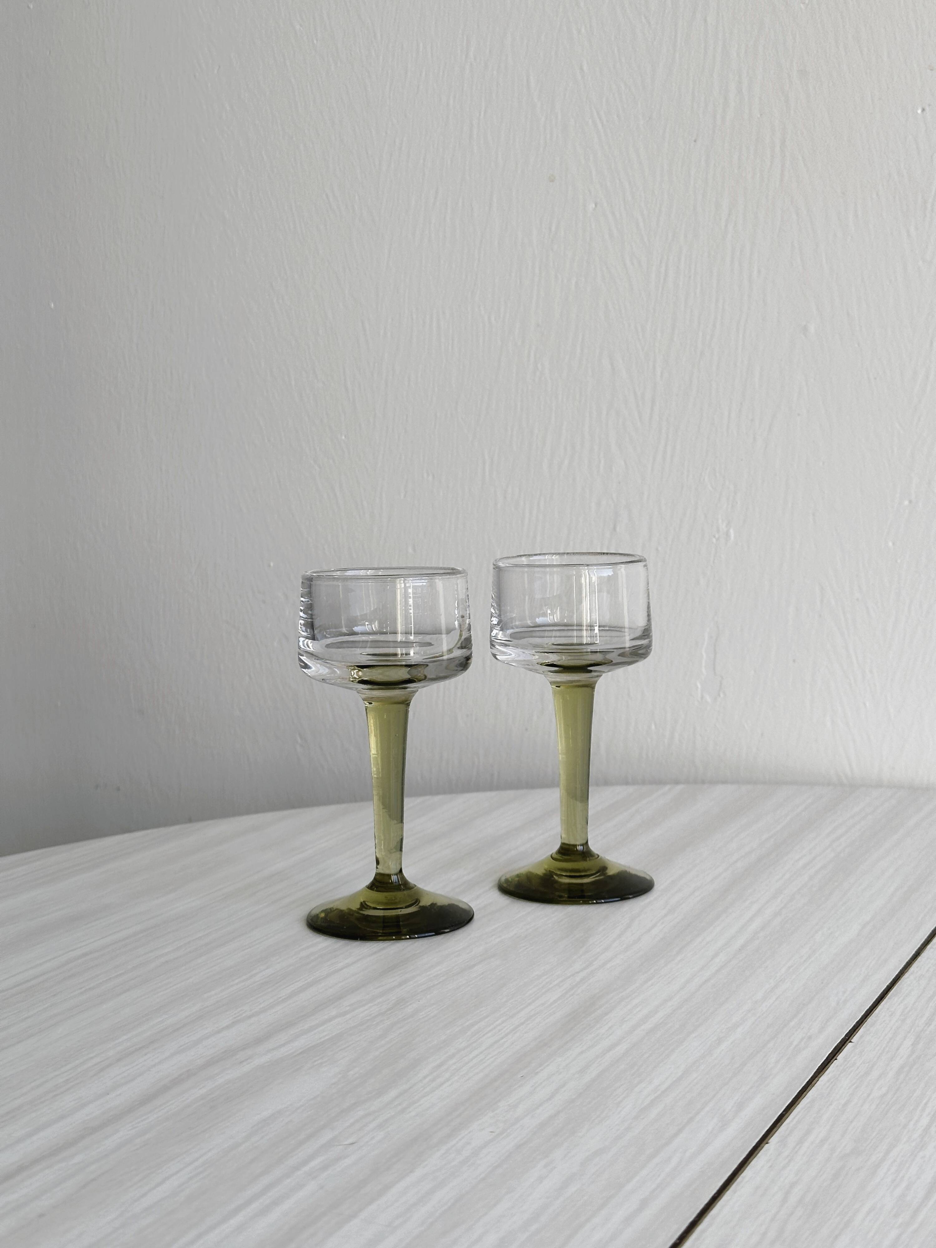 2 liqueur glasses