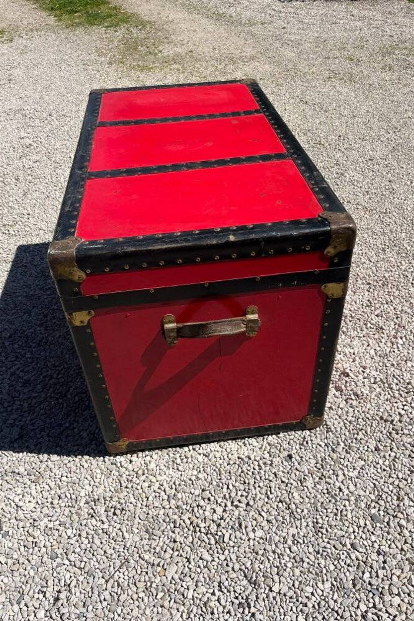 Large vintage trunk from the 1930s/40s.