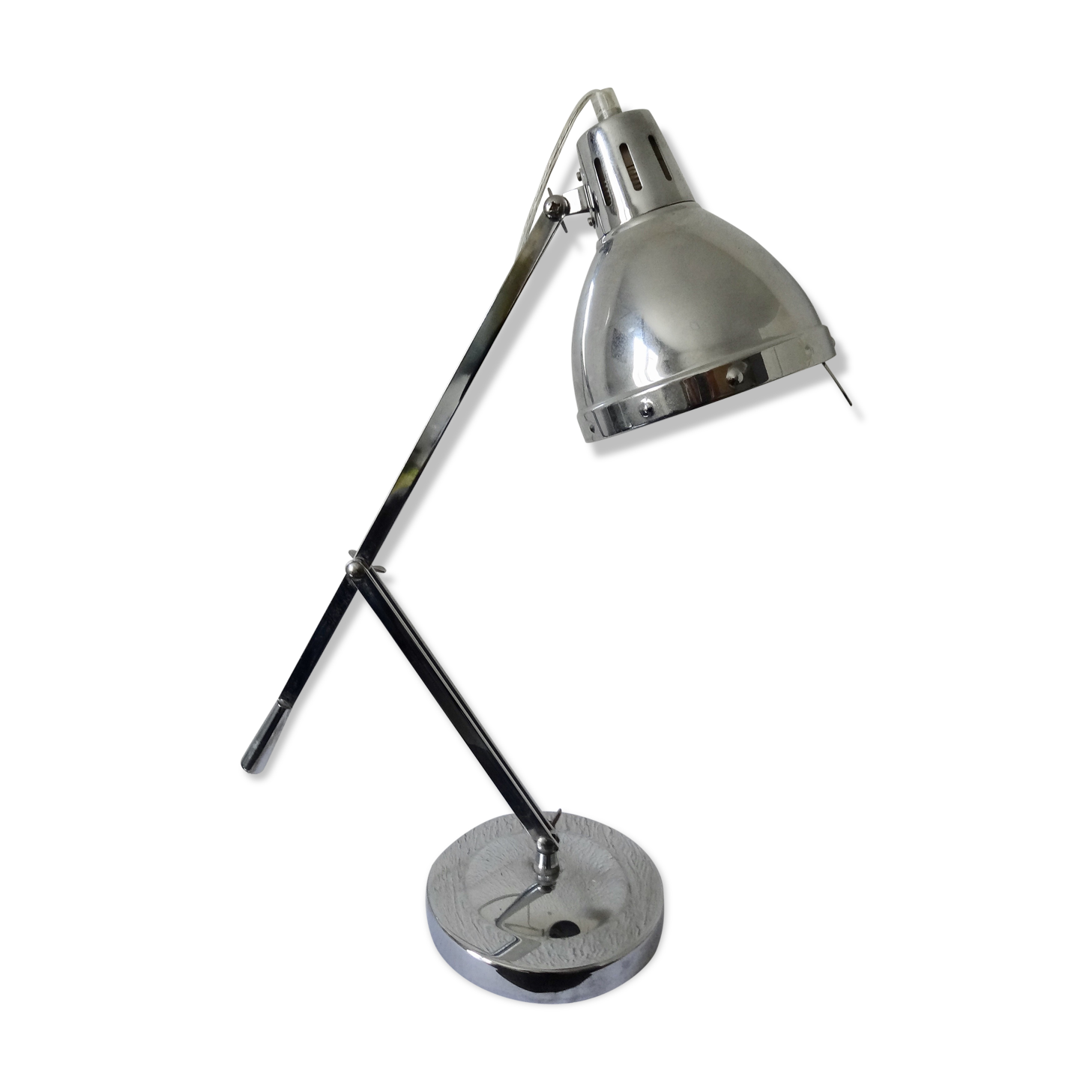 Articulee desk lamp